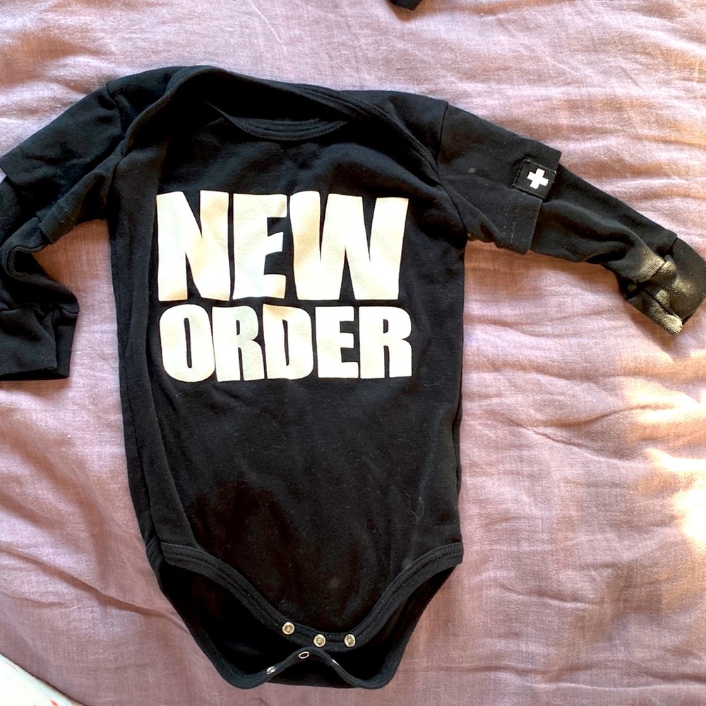 NUNUNU 6-12M onesie